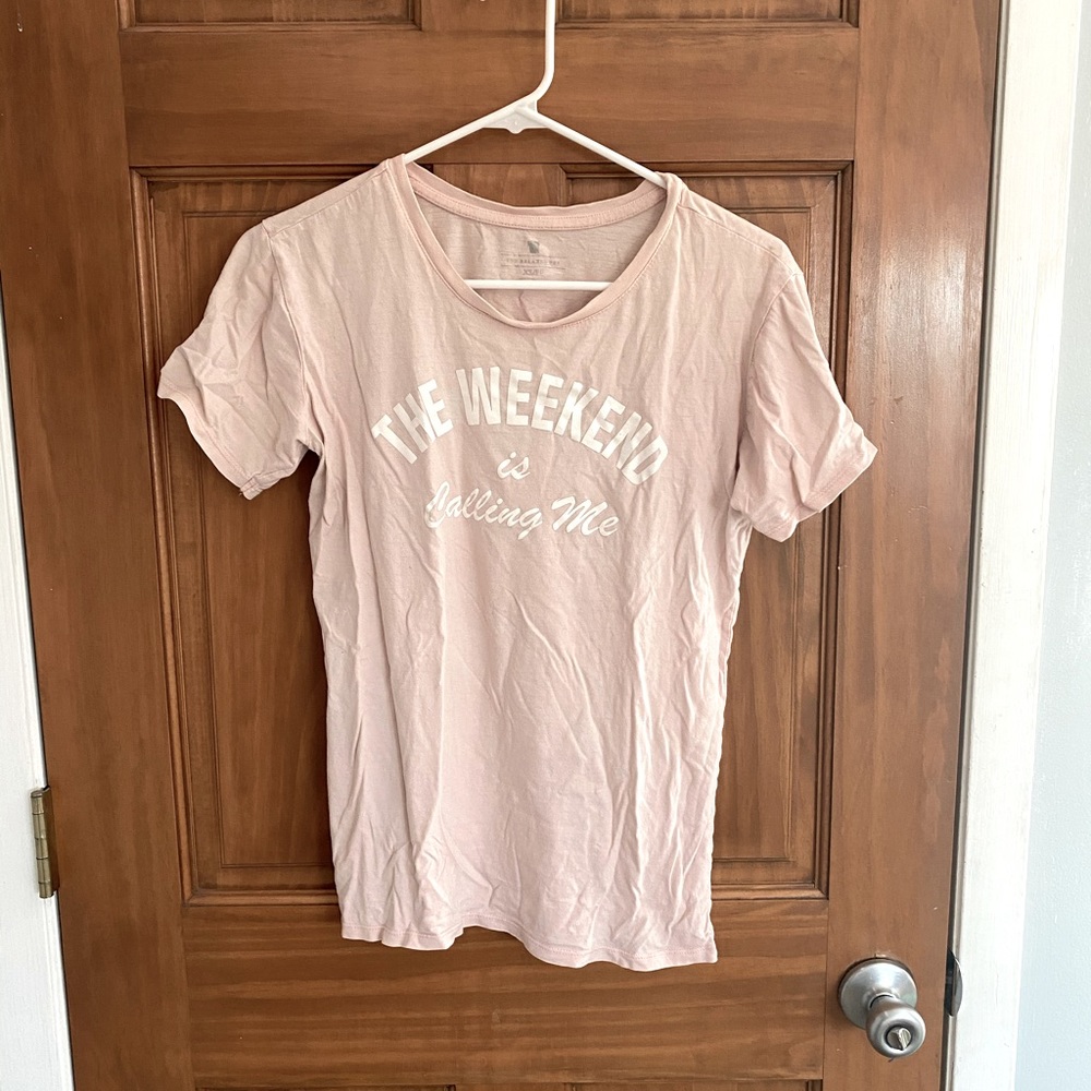 pink tee
